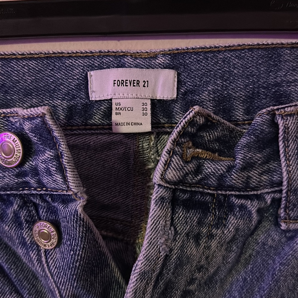 F21 Ripped Relaxed Jeans - Picture 4 of 5